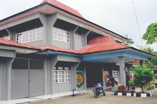 2 Napi dan 5 Pegawai...