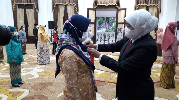 Gubernur Khofifah Minta...