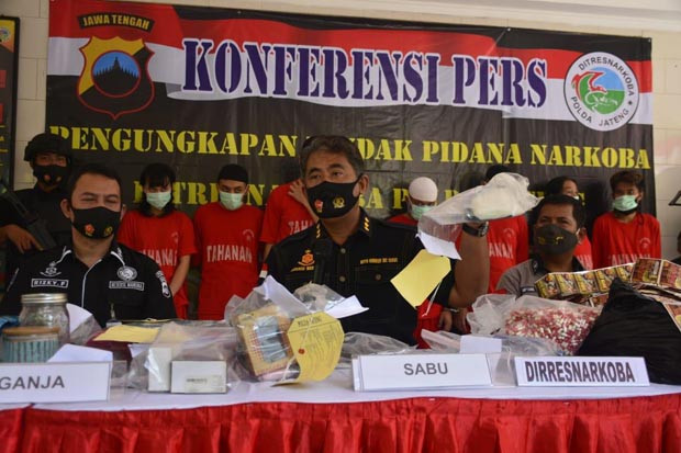 Edarkan Ganja di Kampus,...