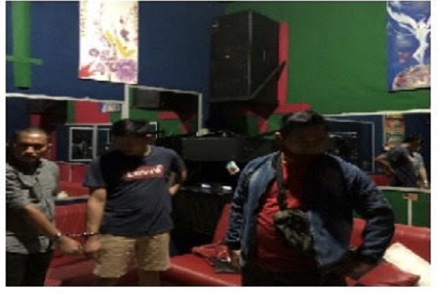 Karaoke dan Diduga Ngineks...