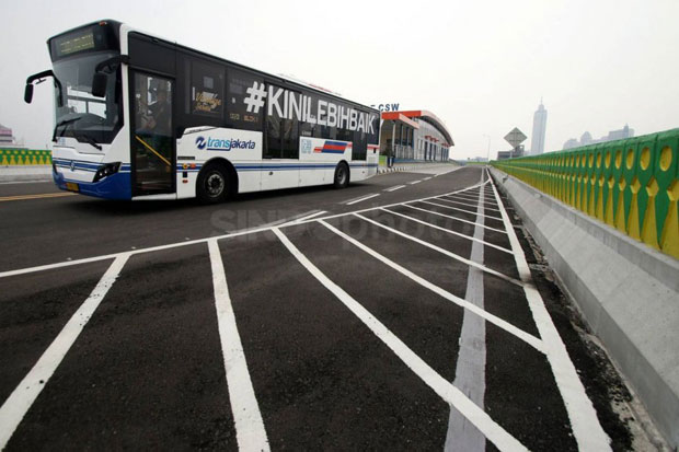 Bus Transjakarta D21...