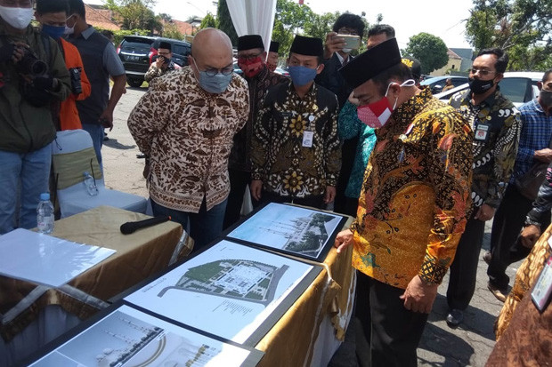 Menag Tinjau Lahan Untuk...