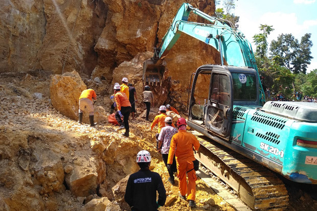 3 Penambang Batu Tewas...