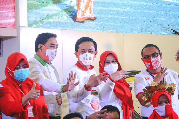 Pemkot Makassar Raih...