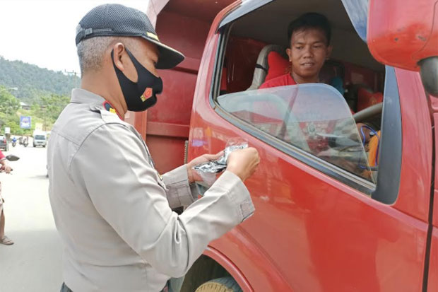 Melintas di Luwu Timur,...