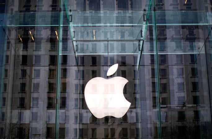 Apple Dinobatkan sebagai...