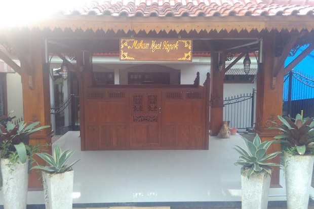 Berburu Karomah di Makam...