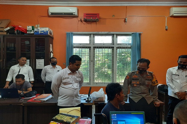 Beraksi hingga Delapan...