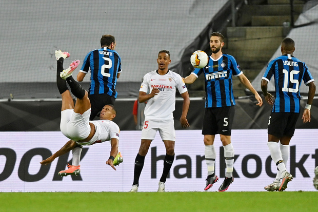 Empat Gol Warnai Babak...