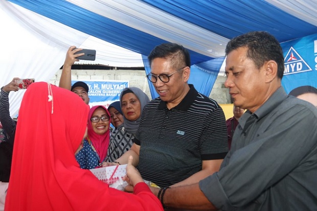 Warga Pesisir Selatan...