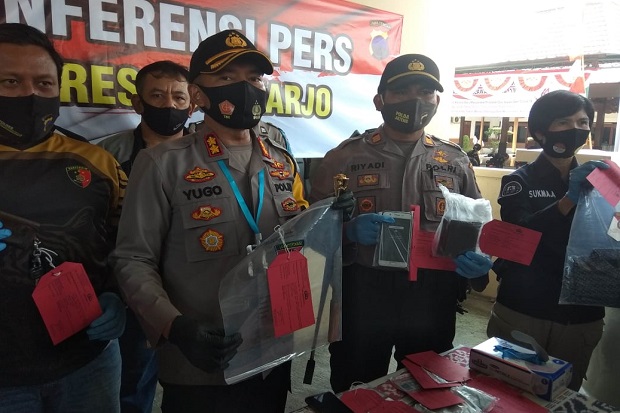 Polisi Tangkap Pelaku...