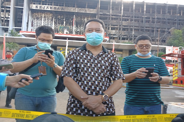 Gedung Kejagung Terbakar,...