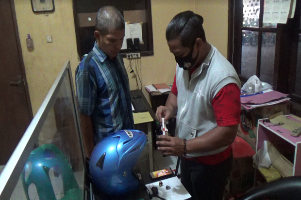 Sikat Helm Wanita Saat...