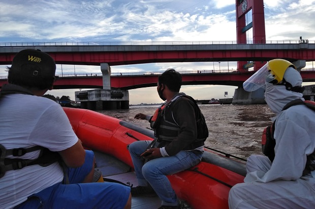 Terpeleset di Dermaga...