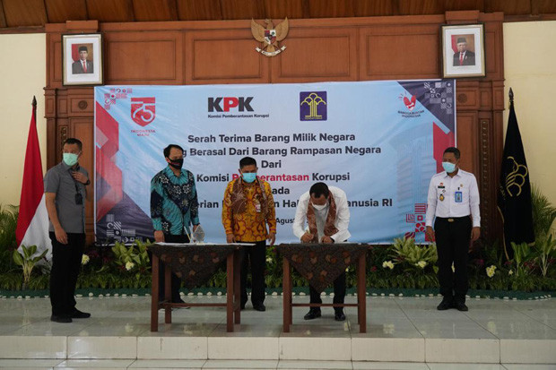KPK Serahkan Tanah dan...