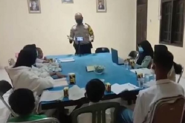 Ruangan di Kantor Polisi...