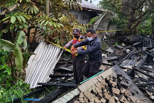 Rumah Terbakar, Satu...