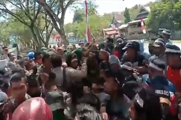 Bupati Tak Mau Temui...