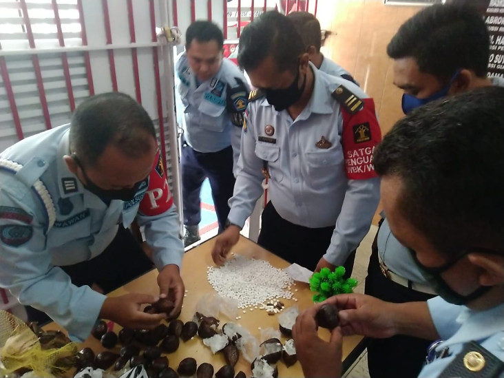 Buah Salak Berisi 1.000...