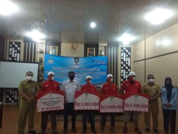 Kemensos Salurkan Bantuan...