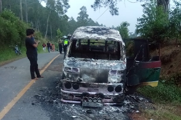 Minibus Terbakar di...