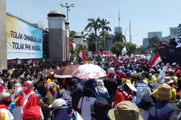 Serbu Gedung DPR, 32...
