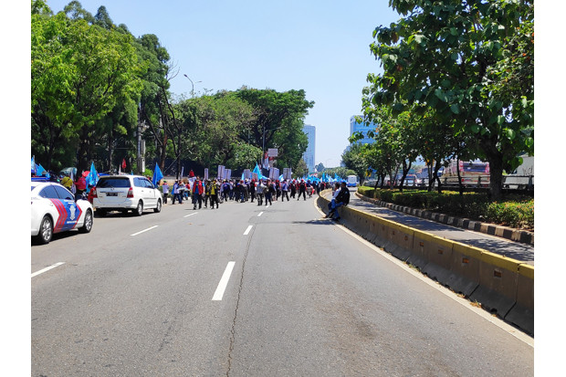 Ribuan Buruh Long March,...