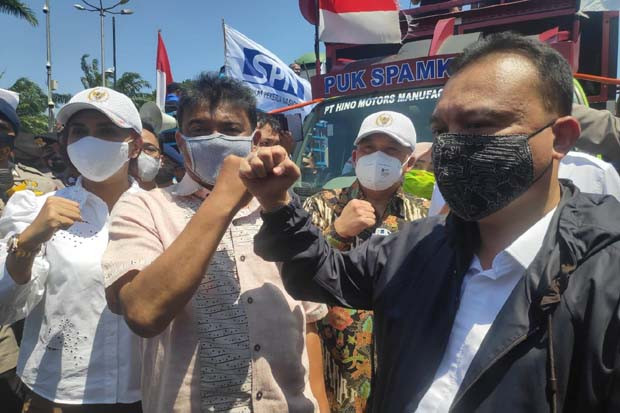Demo di Depan Gedung...