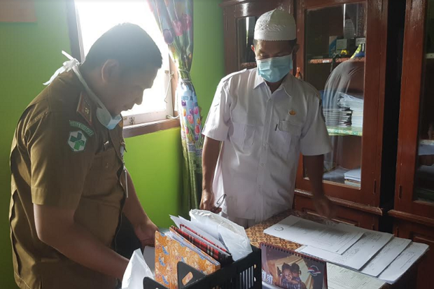 Warga Pamenang Selatan...