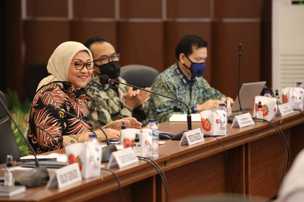 Menaker Ida Bantah Rumor...