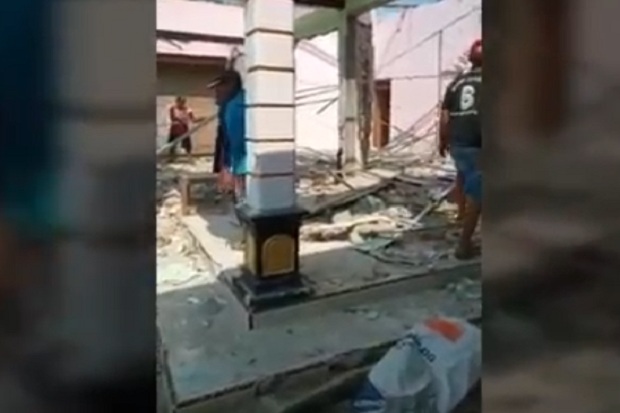 Suami Selingkuh di Luar...