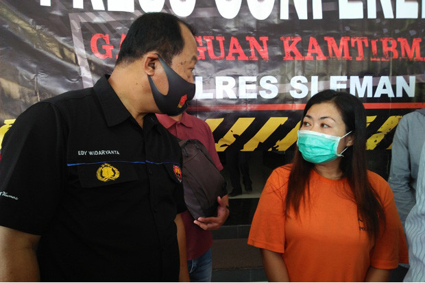 Suami Ditahan, Ibu Rumah...