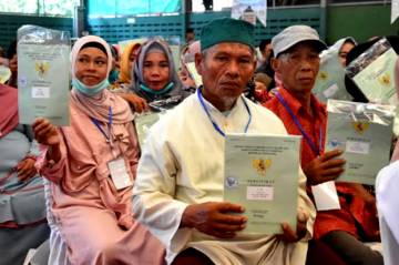 BPN Serahkan 5.000 Sertifikat...
