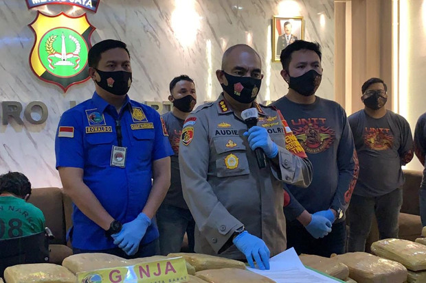 Bawa 157 Kg Ganja, Bapak...