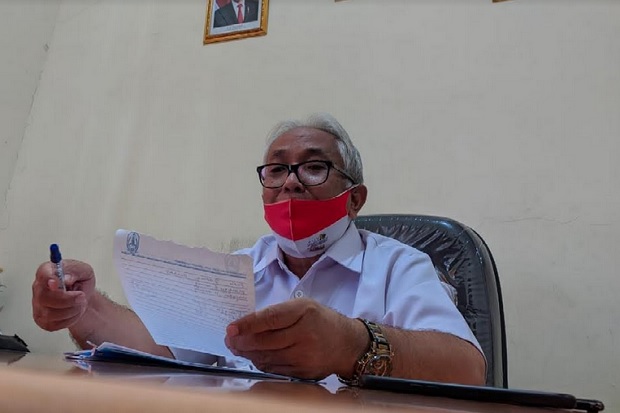 24 Guru dan Tenaga Pendidikan...