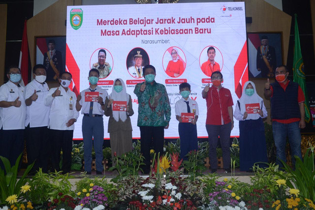 Puluhan Ribu Pelajar...