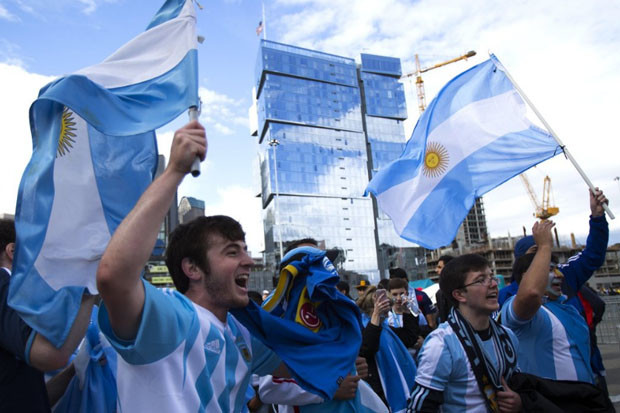 Warga Argentina Restui...