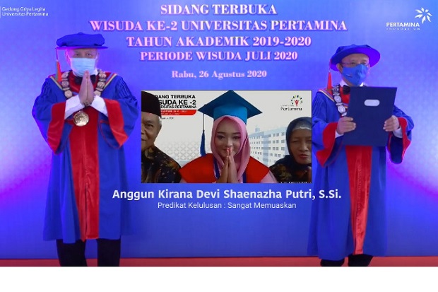 Wisuda, Universitas...