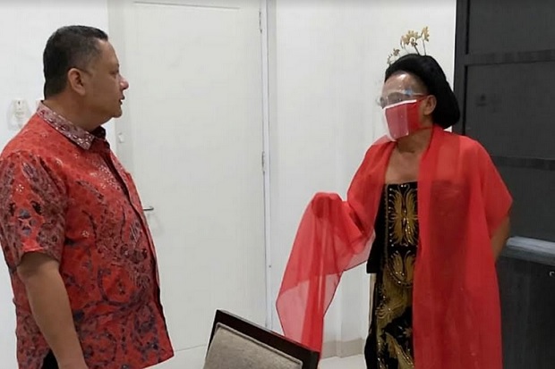 Besut dan Rusmini Ngadep...