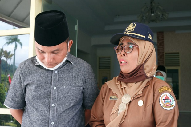 Penuh Haru, Bupati Tapteng...