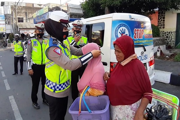 Polisi Cantik Ini pun...