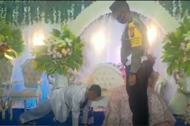 Viral, Pengantin Pria...