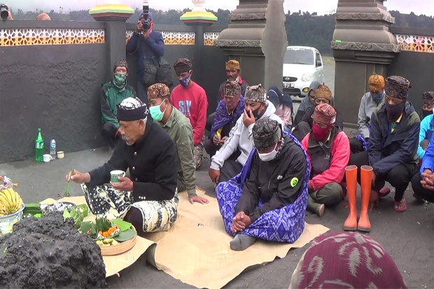 Ritual Tumpengan Tandai...