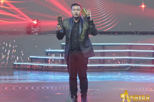 Ambyar Awards Berikan...