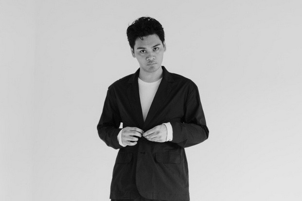 Luncurkan Amateur, Mikha...