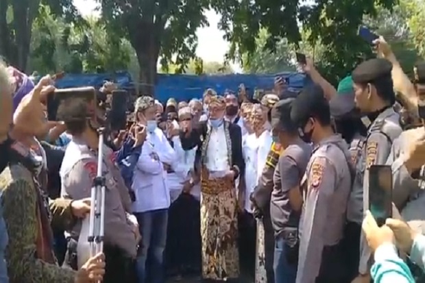 Ribuan Santri Tolak...