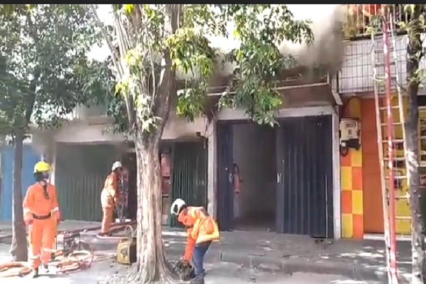 Pintu Ruko Susah Dibuka,...