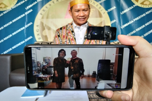 5 Hari Tuntaskan Penulisan...