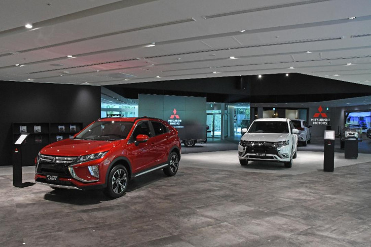 Mitsubishi Buka Showroom...