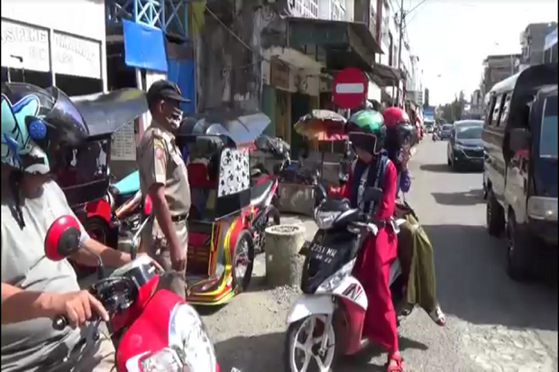 Tak Bermasker di Pasar,...